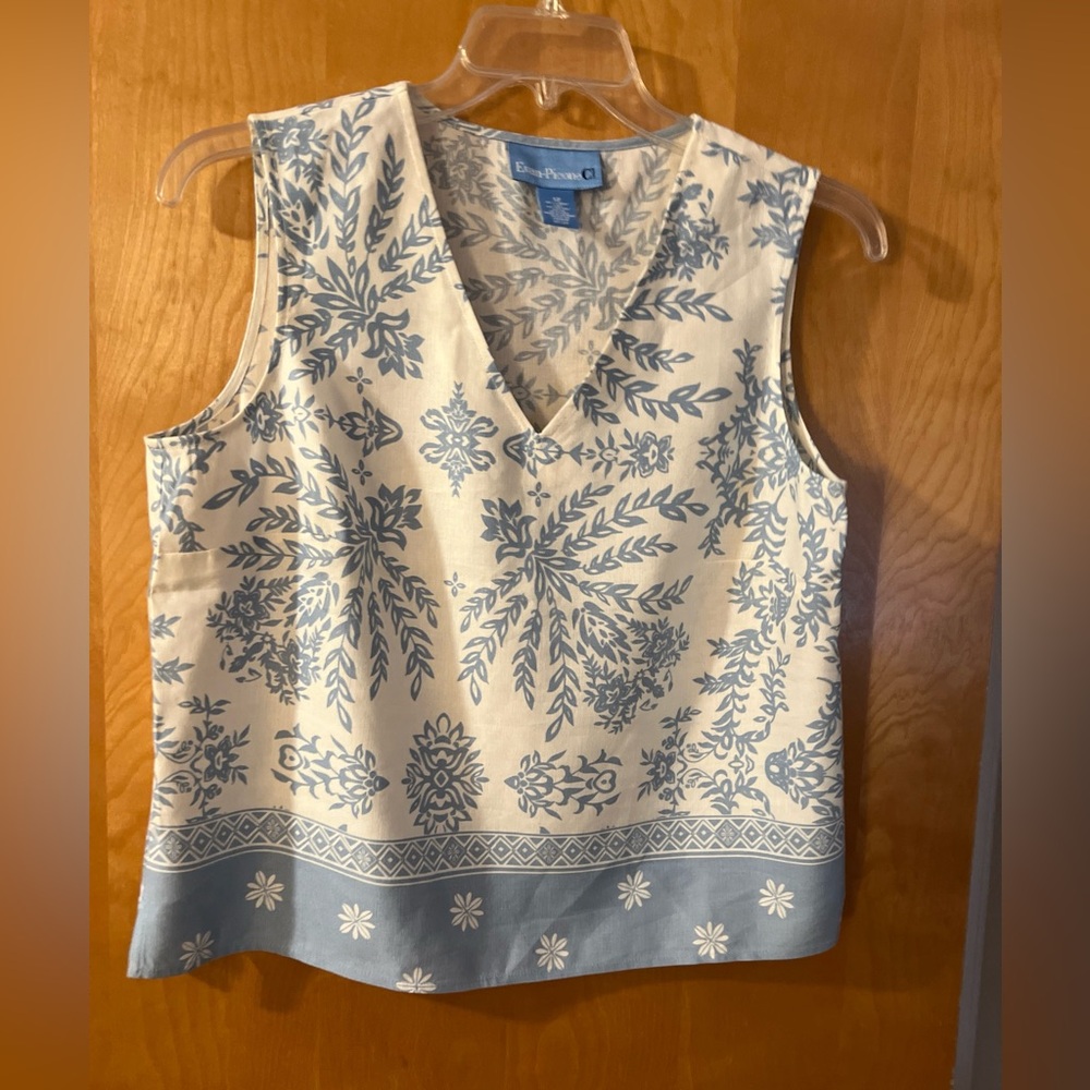 Evan Picone Sleeveless Blouse Size 12 Blue White Floral Silk Blend V-Neck